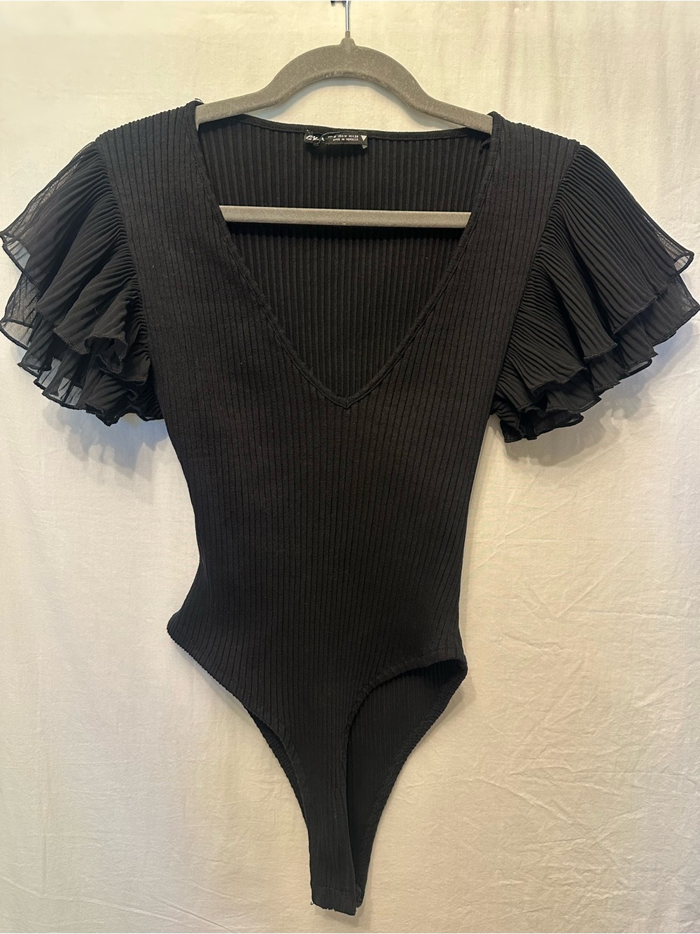 Zara Black Ribbed Bodysuit M Chiffon Ruffle Flutter Sleeve V Neck